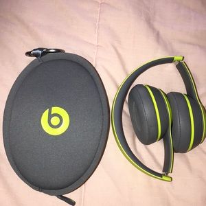 Beats Solo Wireless Headphones